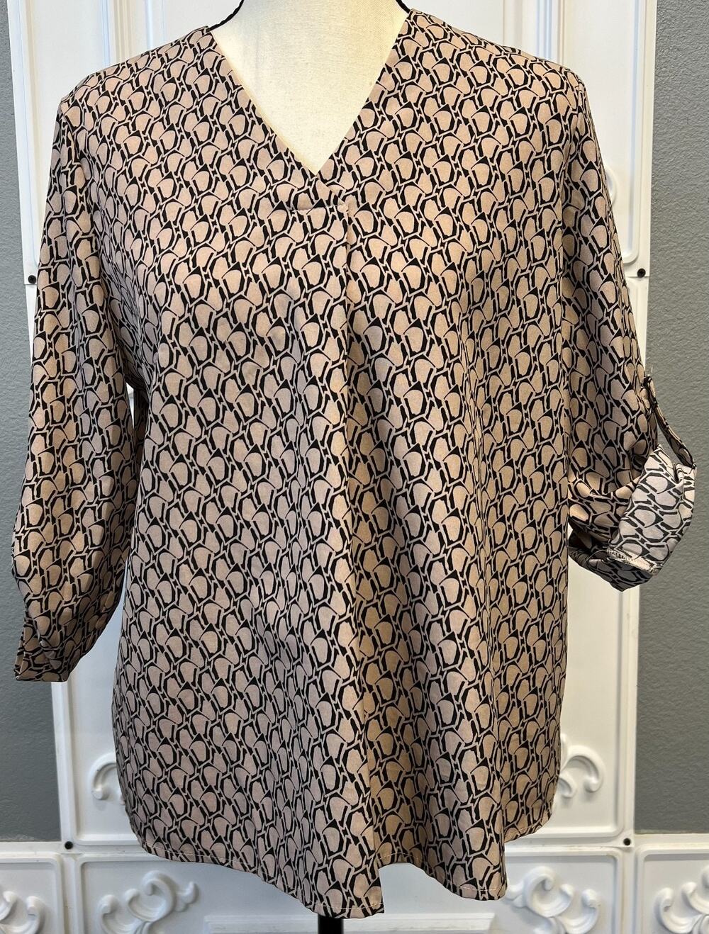 SHEIN Beige Geometric Print Roll‑Tab Sleeve Blouse – Women’s Small